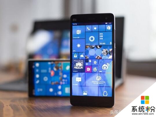 還記得可以刷Win10係統的小米4嗎？現在有款雙係統手機來襲