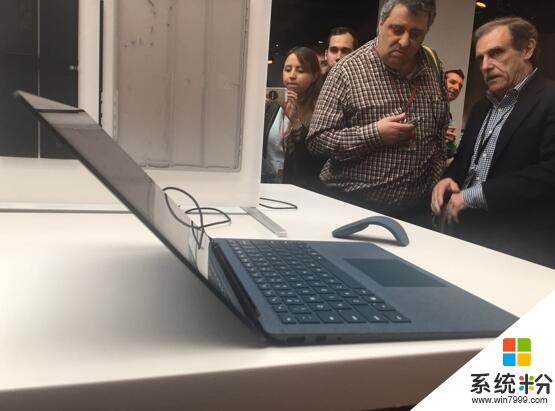 微軟999美元的新版surface發布(1)